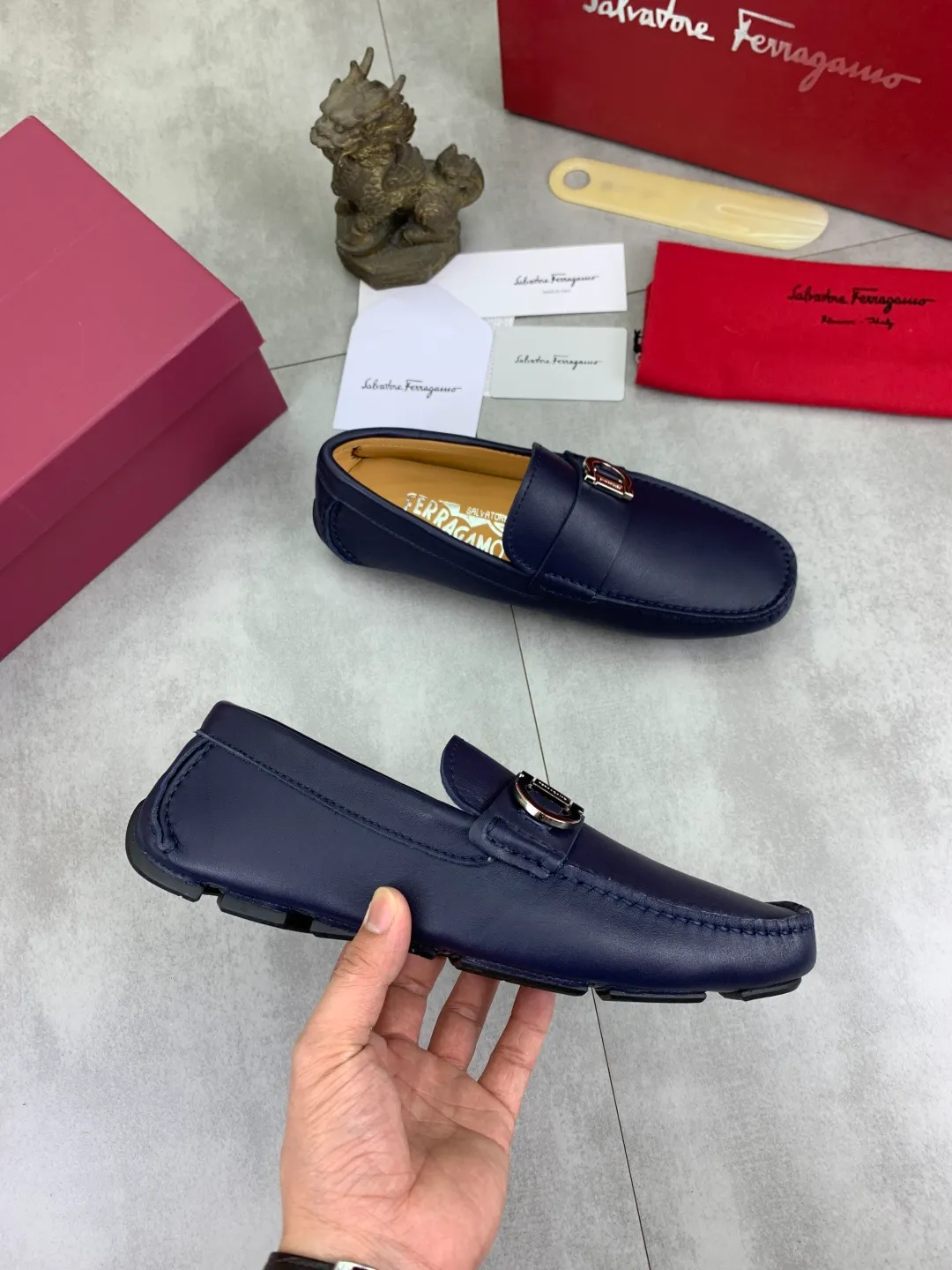 Men's shoes 💰P542 New model, high quality [Ferragamo/Ferragamo] Latest lazy slip-on shoes Original imported calfskin, imported cowhide lining + original luxury metal buckle + original combination outsole Comparison without pressure Code number: 38-45
